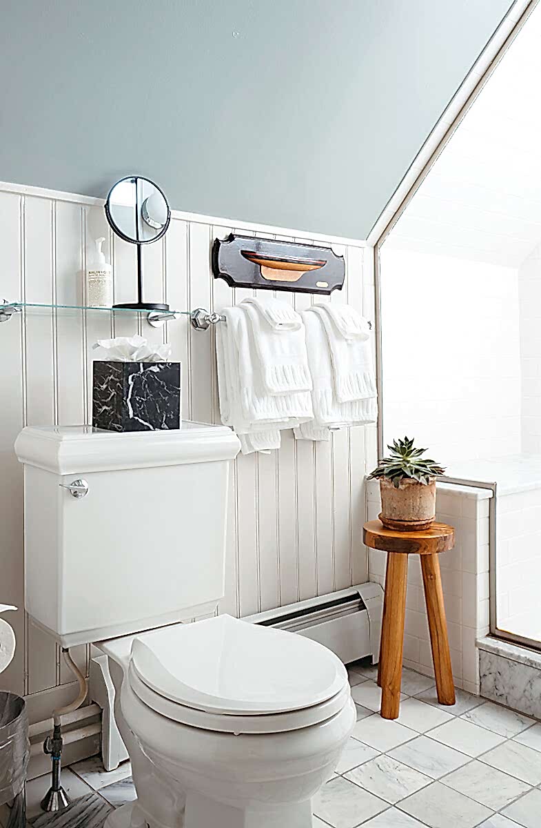bathroom in Balmoral guest room