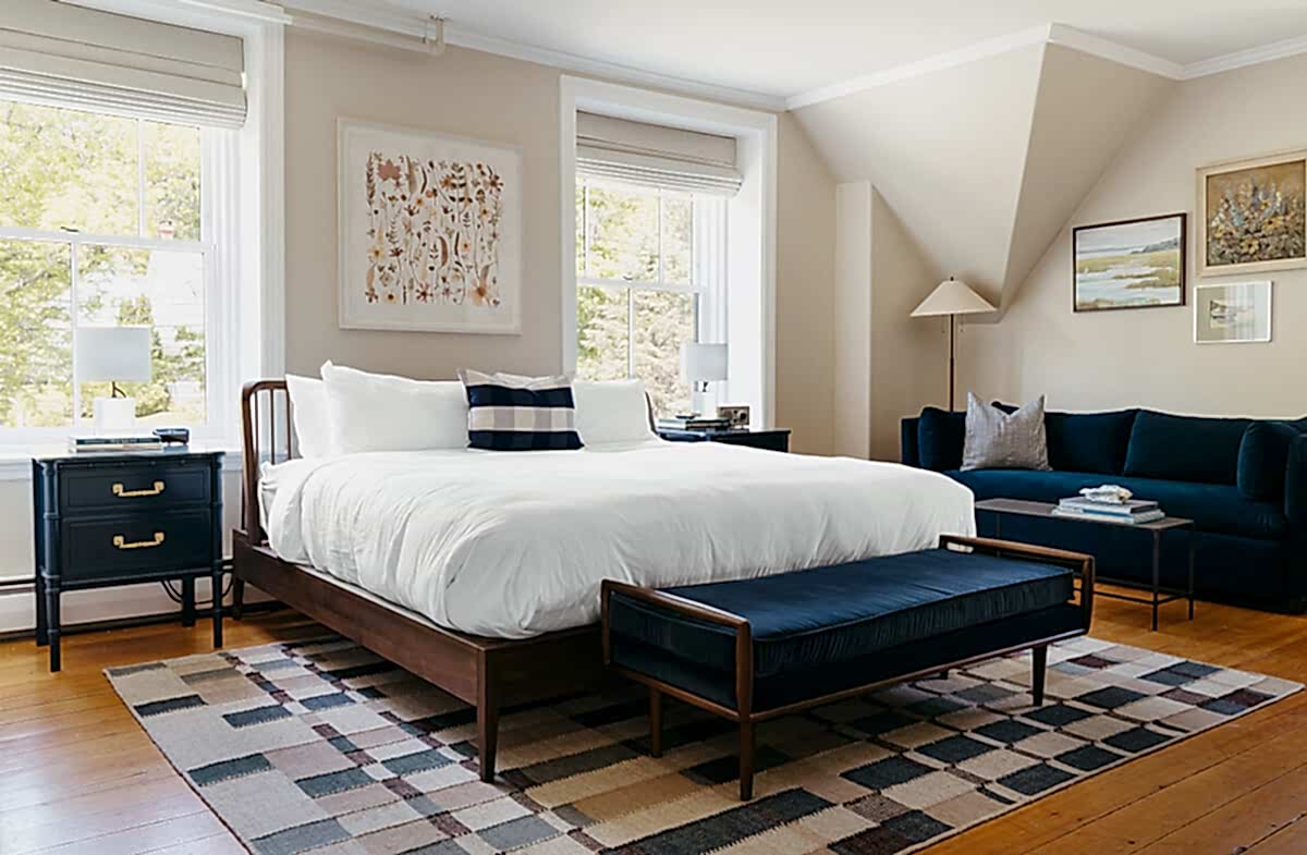 Lancaster king bed and seating area